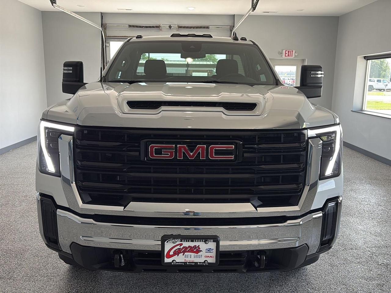 GMC Sierra 2500HD 4WD Reg Cab 142" Pro 2026