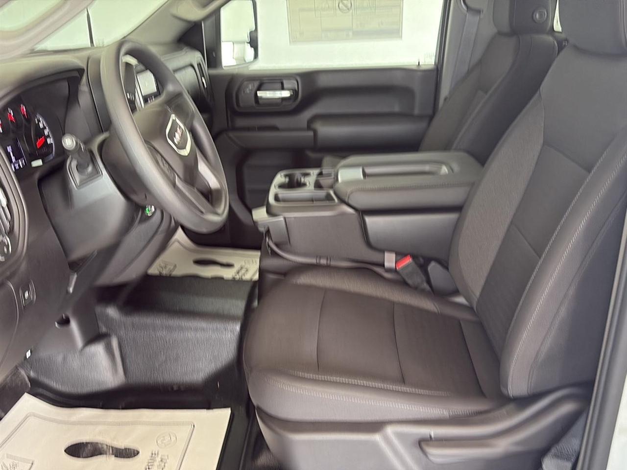 GMC Sierra 2500HD 4WD Reg Cab 142" Pro 2026