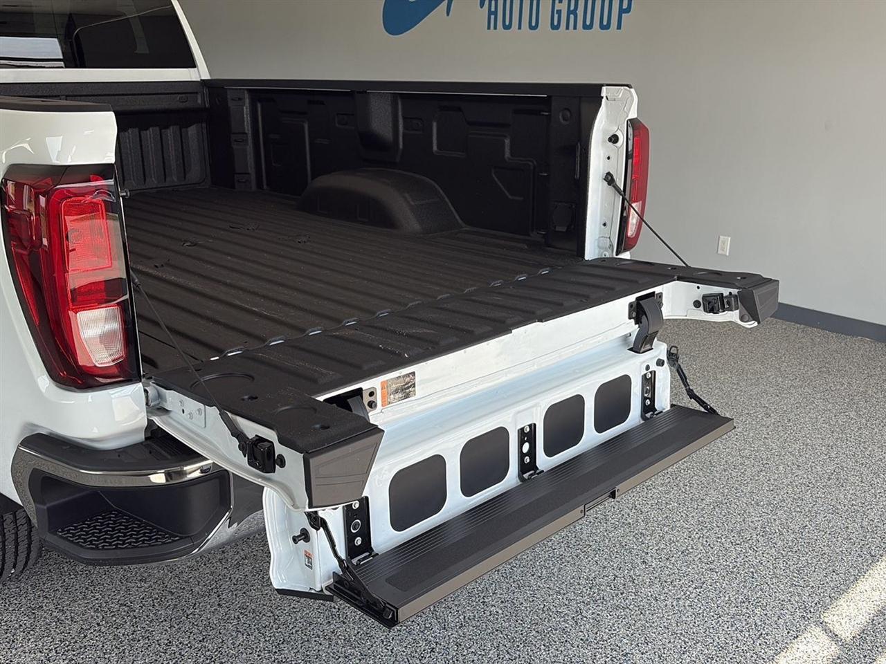 GMC Sierra 2500HD 4WD Reg Cab 142" Pro 2026