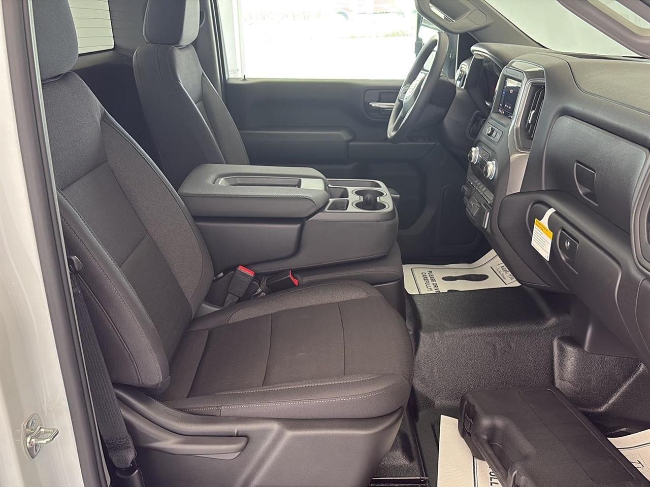 GMC Sierra 2500HD 4WD Reg Cab 142" Pro 2026