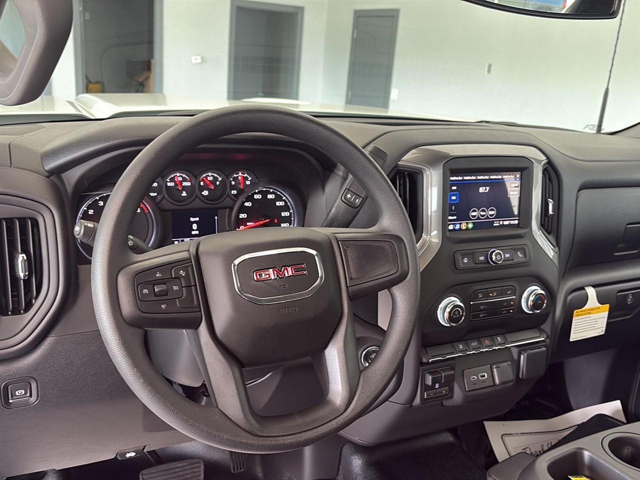 GMC Sierra 2500HD 4WD Reg Cab 142" Pro 2026