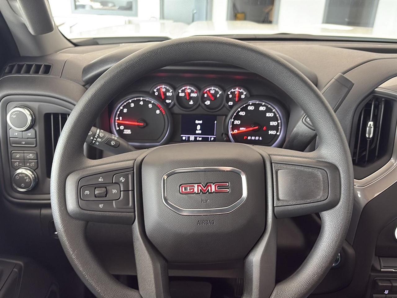 GMC Sierra 2500HD 4WD Reg Cab 142" Pro 2026