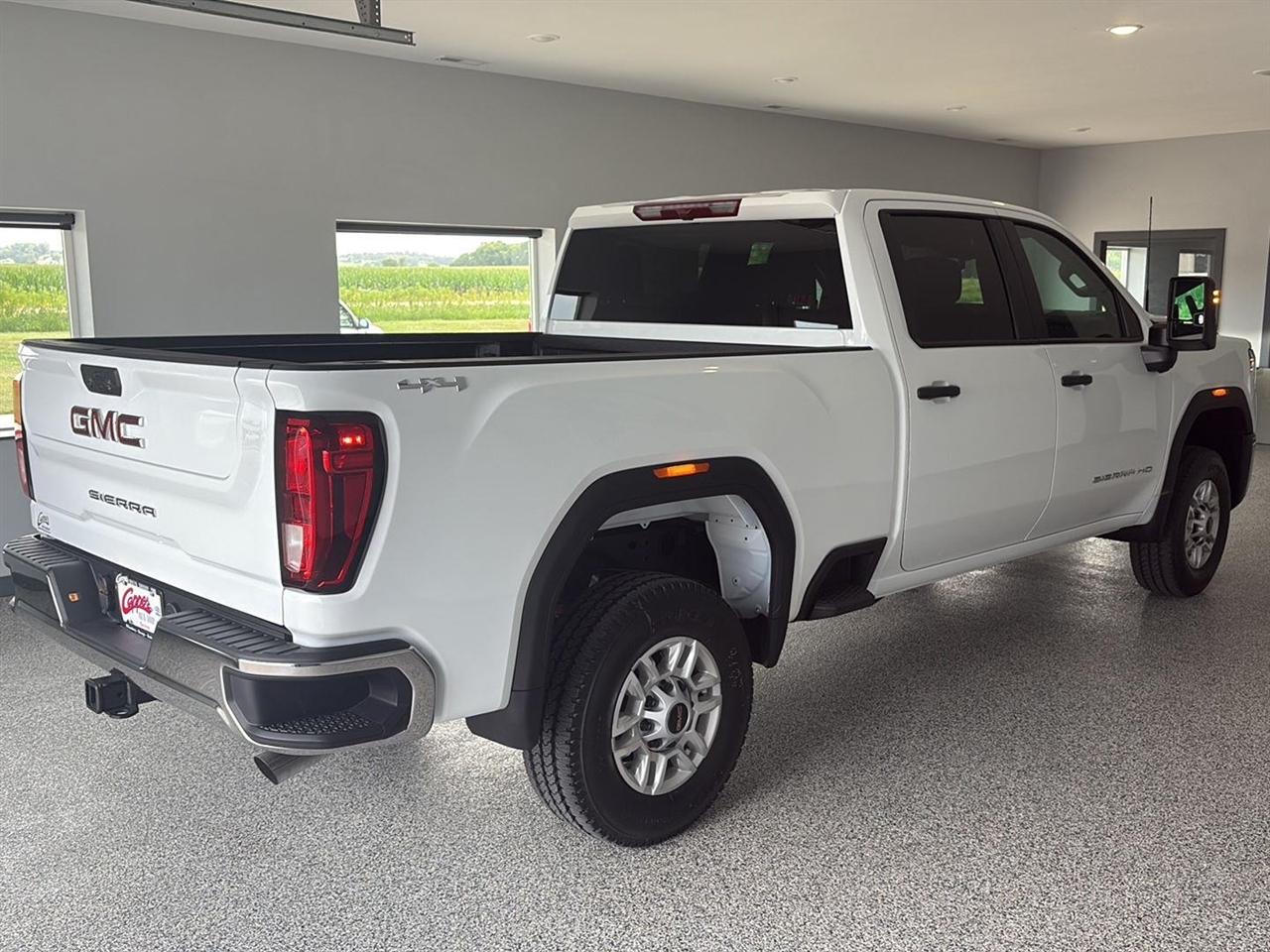 GMC Sierra 2500HD 4WD Crew Cab 159" Pro 2026