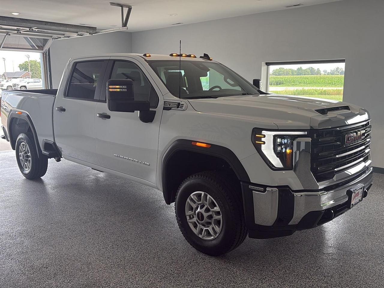 GMC Sierra 2500HD 4WD Crew Cab 159" Pro 2026