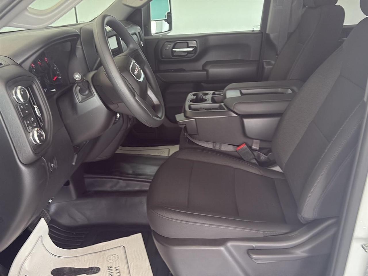 GMC Sierra 2500HD 4WD Crew Cab 159" Pro 2026