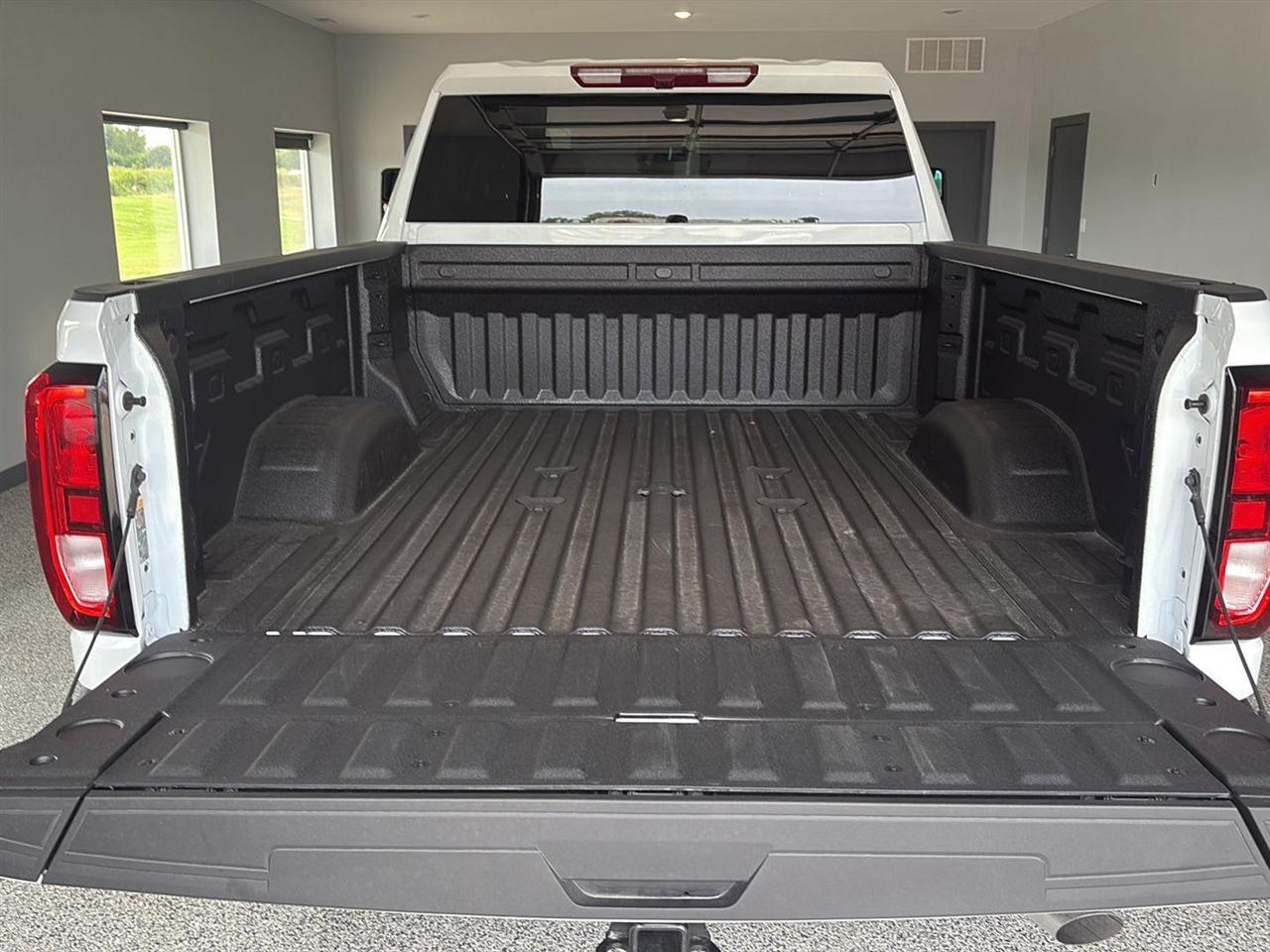 GMC Sierra 2500HD 4WD Crew Cab 159" Pro 2026