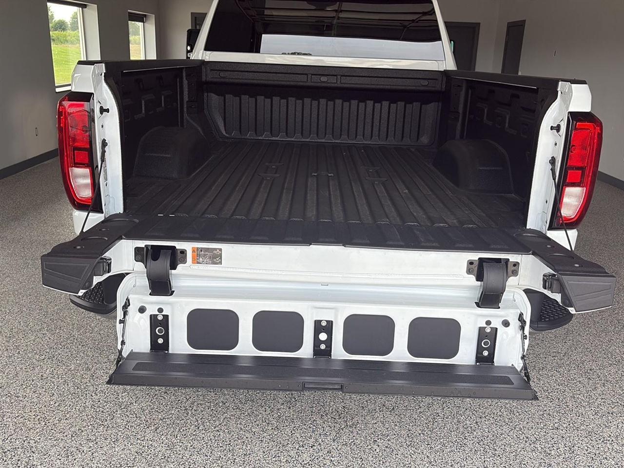 GMC Sierra 2500HD 4WD Crew Cab 159" Pro 2026
