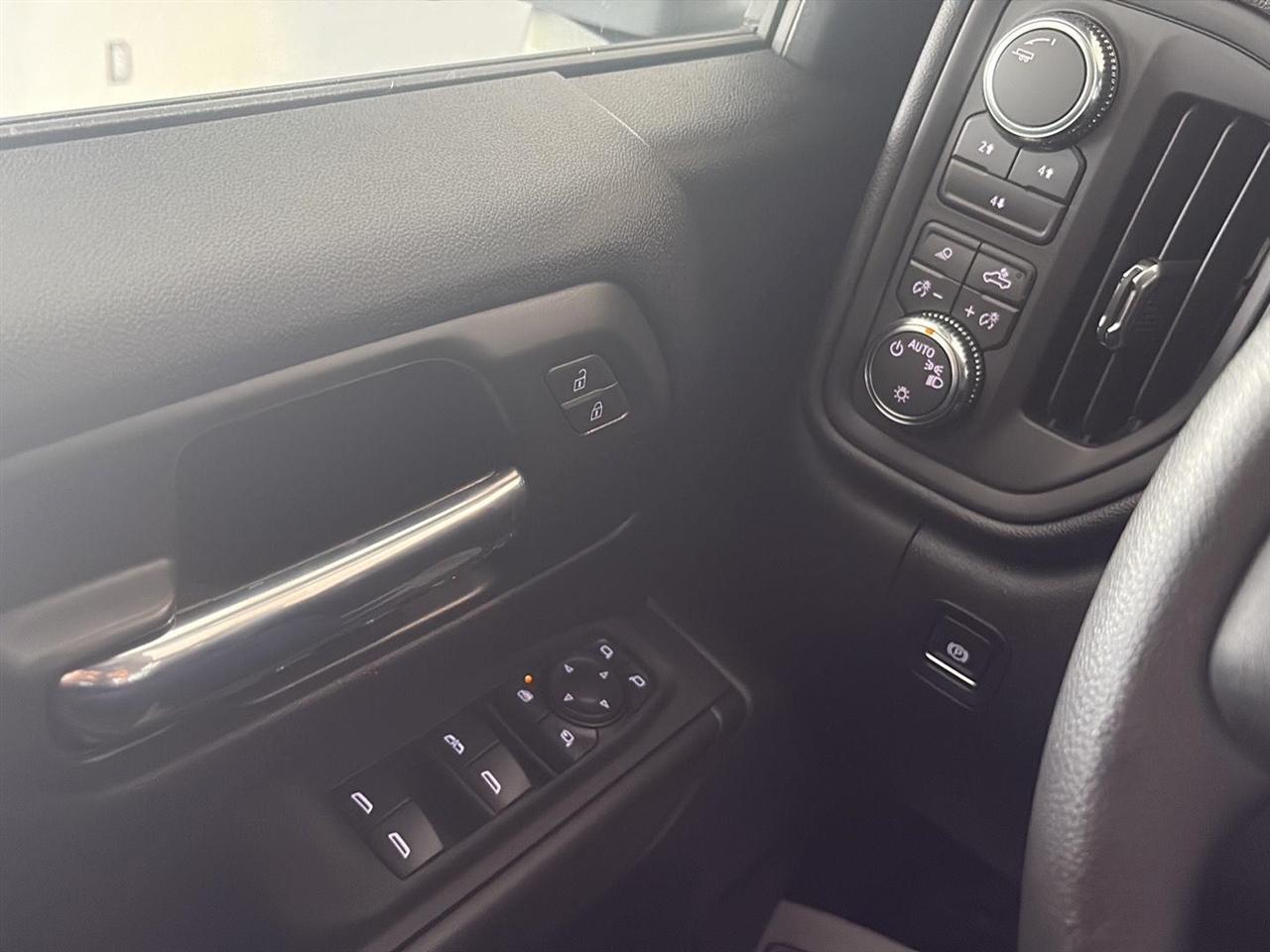 GMC Sierra 2500HD 4WD Crew Cab 159" Pro 2026
