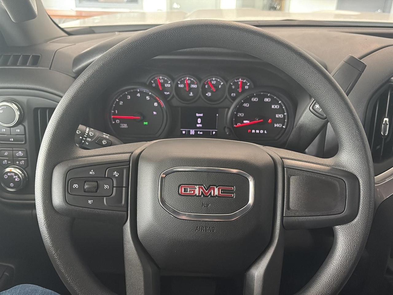 GMC Sierra 2500HD 4WD Crew Cab 159" Pro 2026