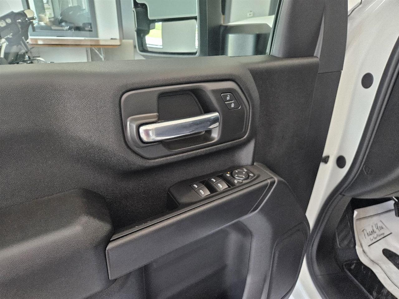 Chevrolet Silverado 2500HD 4WD Crew Cab 159" Custom 2026