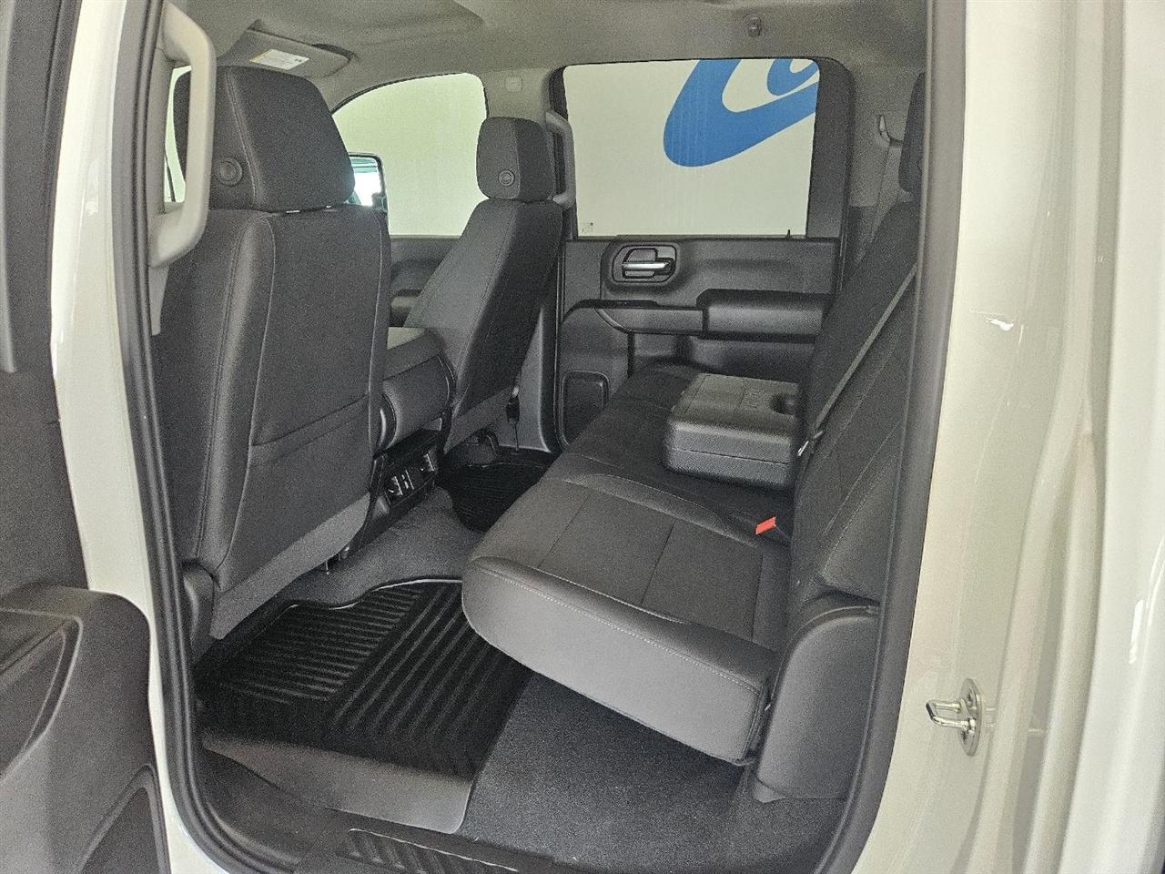 Chevrolet Silverado 2500HD 4WD Crew Cab 159" Custom 2026