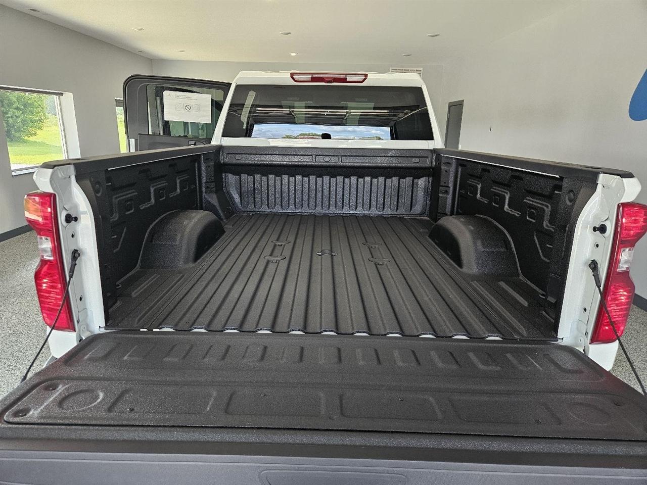 Chevrolet Silverado 2500HD 4WD Crew Cab 159" Custom 2026