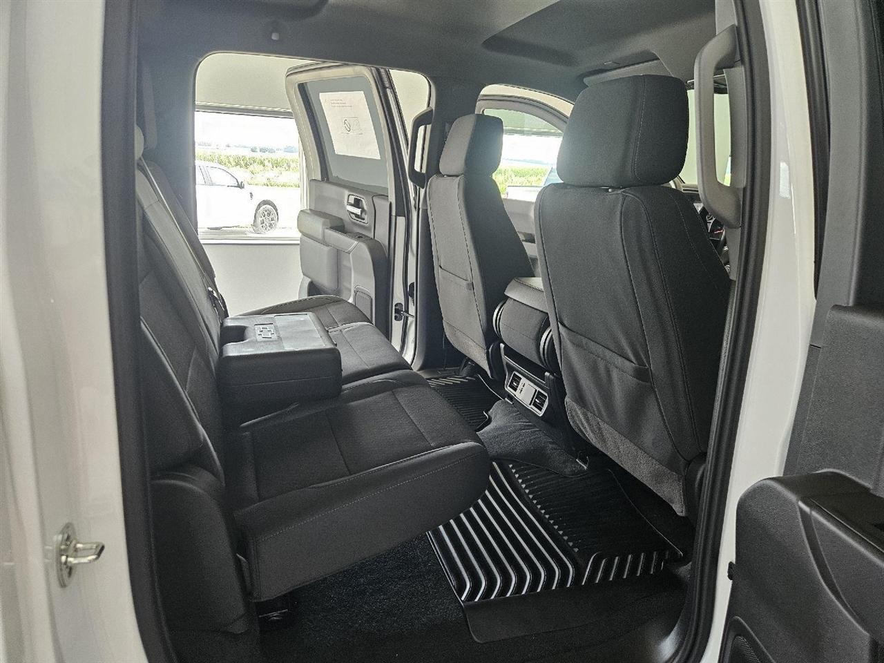 Chevrolet Silverado 2500HD 4WD Crew Cab 159" Custom 2026