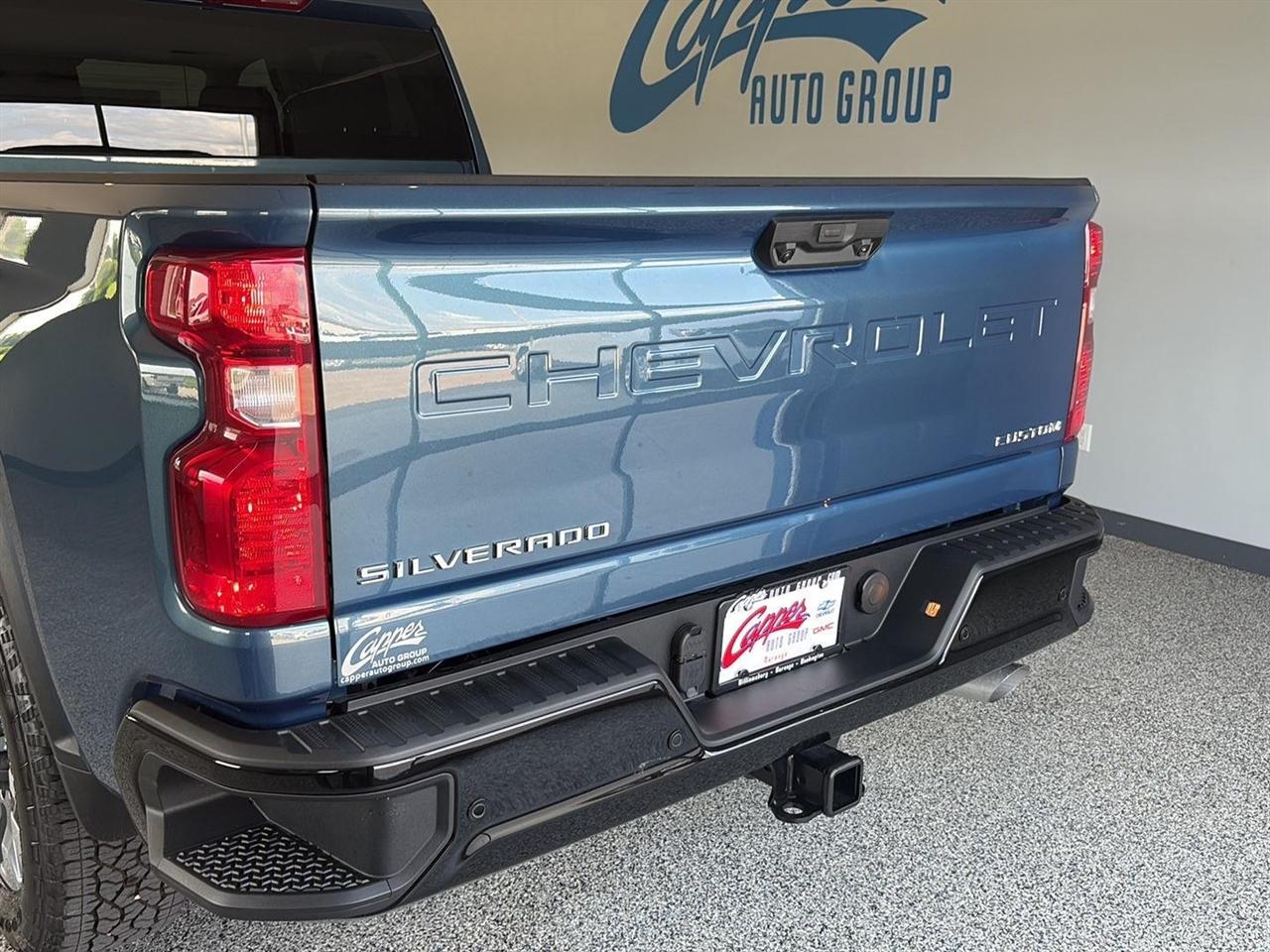Chevrolet Silverado 2500HD 4WD Crew Cab 159" Custom 2026
