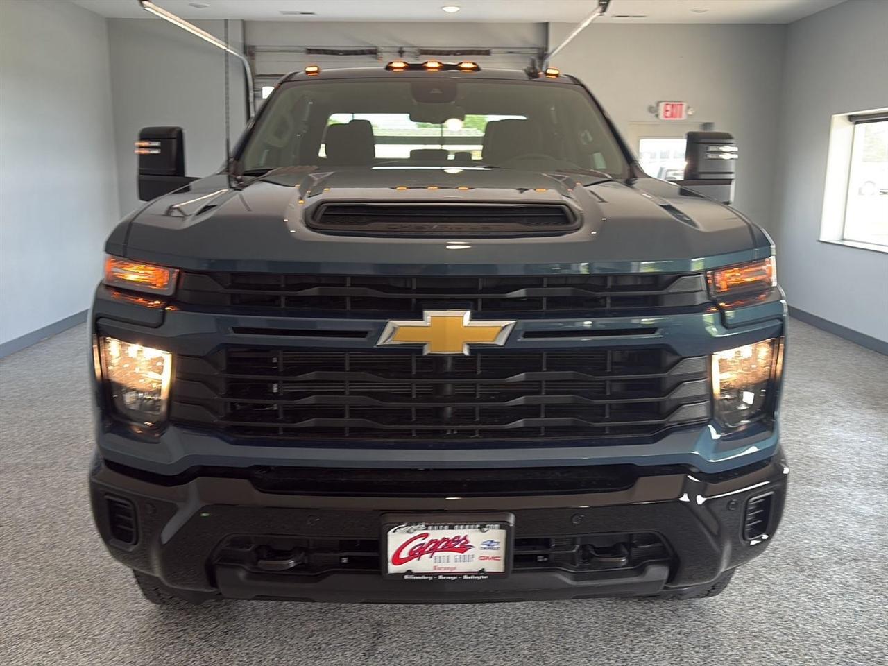 Chevrolet Silverado 2500HD 4WD Crew Cab 159" Custom 2026