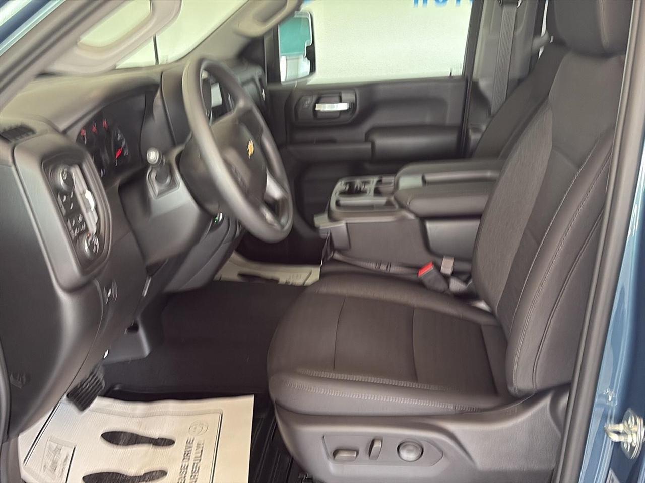 Chevrolet Silverado 2500HD 4WD Crew Cab 159" Custom 2026