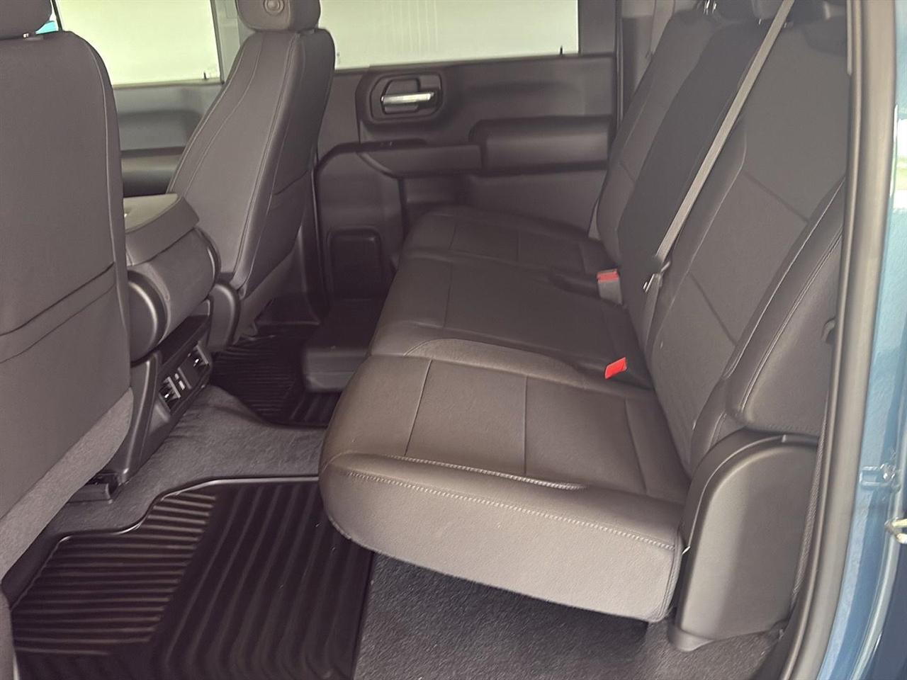 Chevrolet Silverado 2500HD 4WD Crew Cab 159" Custom 2026