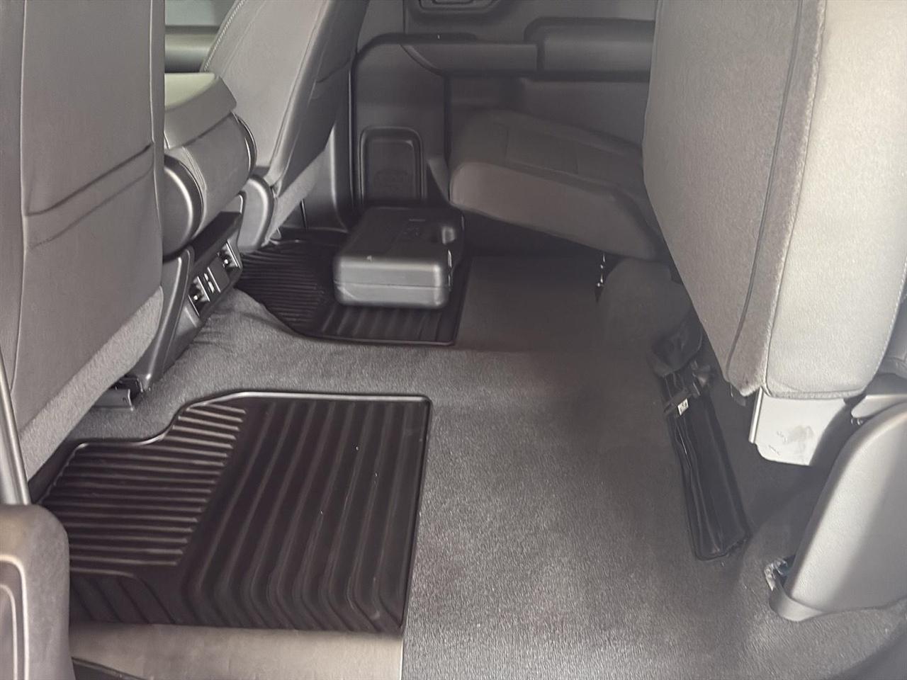 Chevrolet Silverado 2500HD 4WD Crew Cab 159" Custom 2026