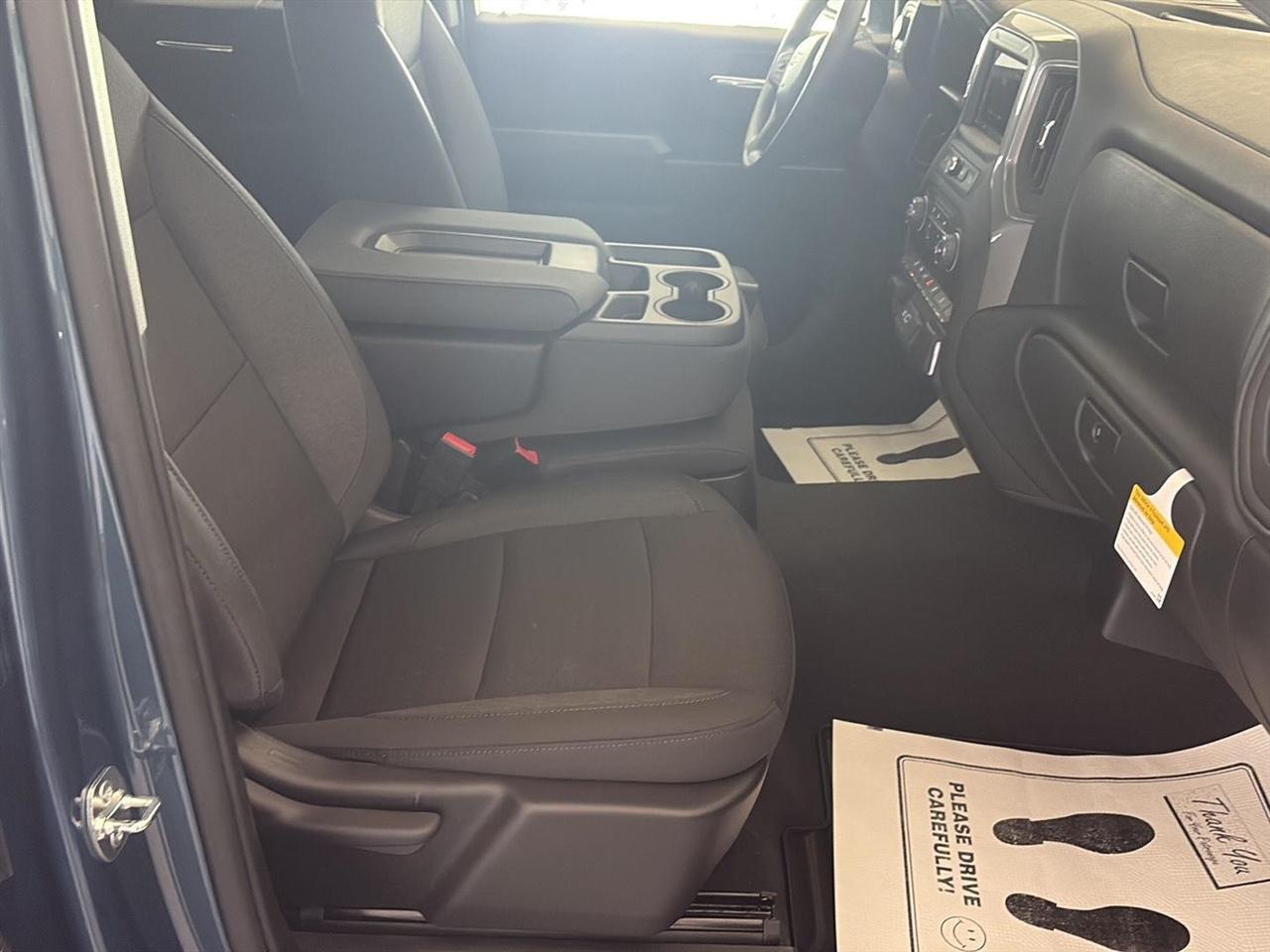 Chevrolet Silverado 2500HD 4WD Crew Cab 159" Custom 2026