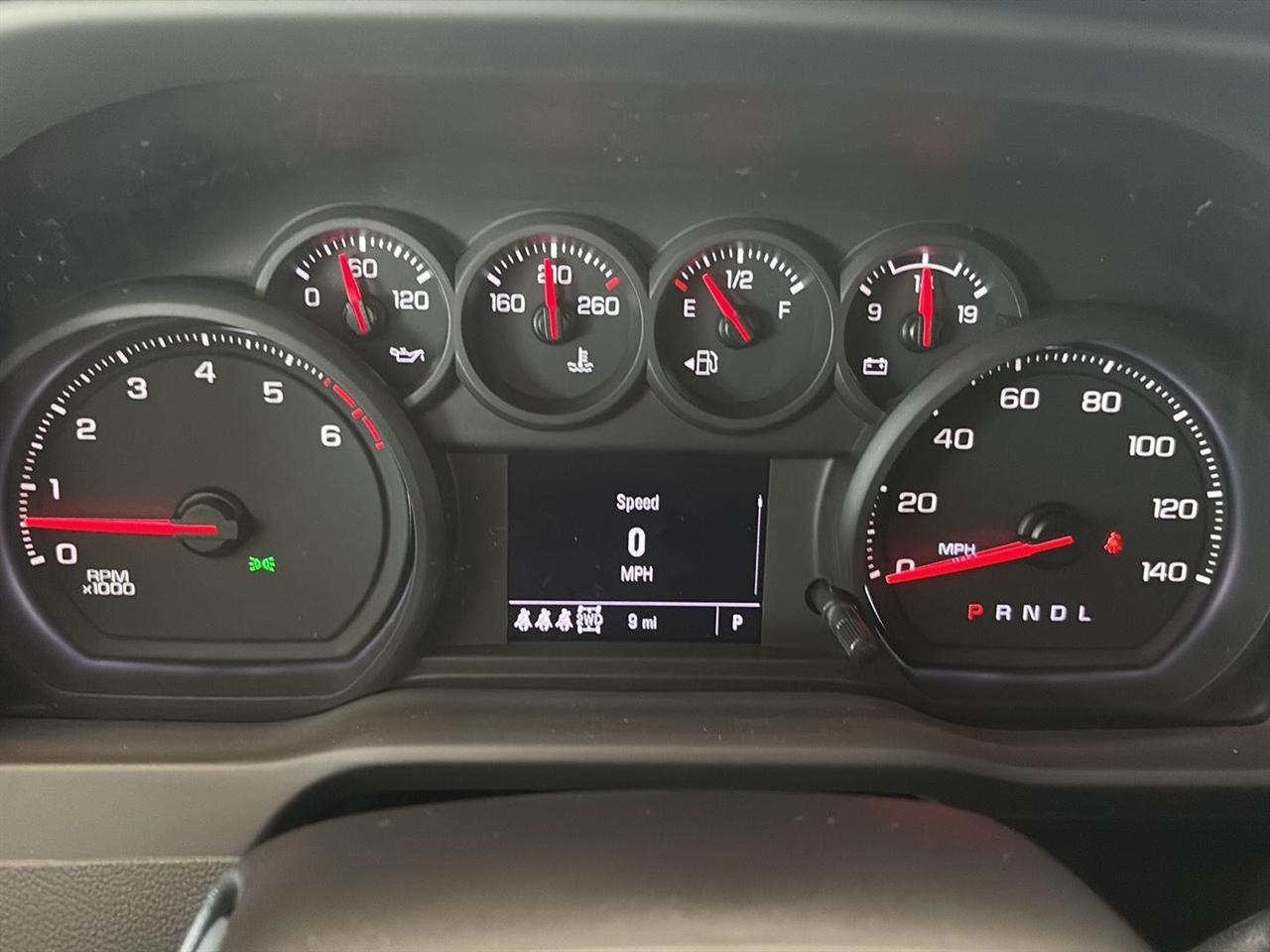 Chevrolet Silverado 2500HD 4WD Crew Cab 159" Custom 2026