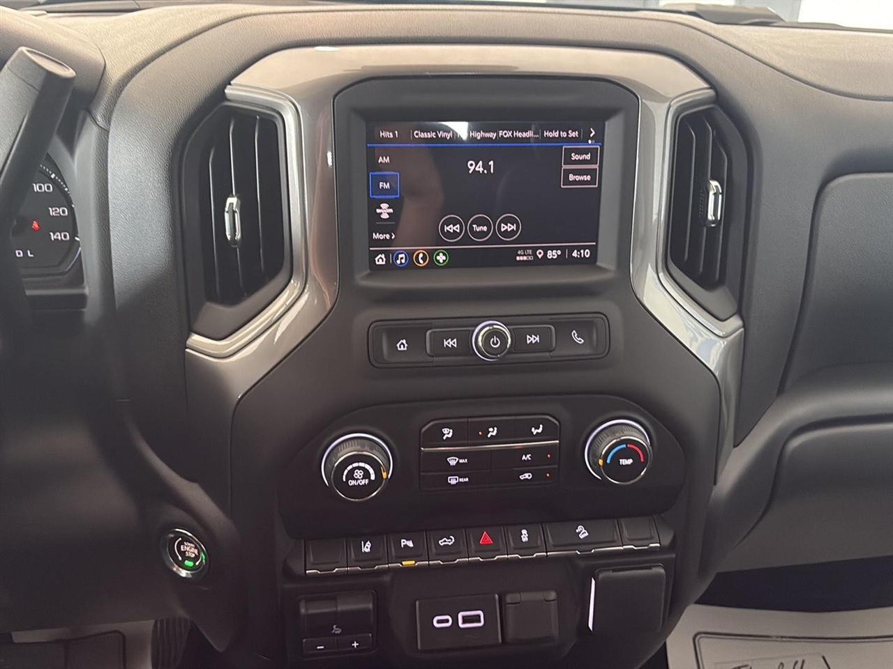 Chevrolet Silverado 2500HD 4WD Crew Cab 159" Custom 2026