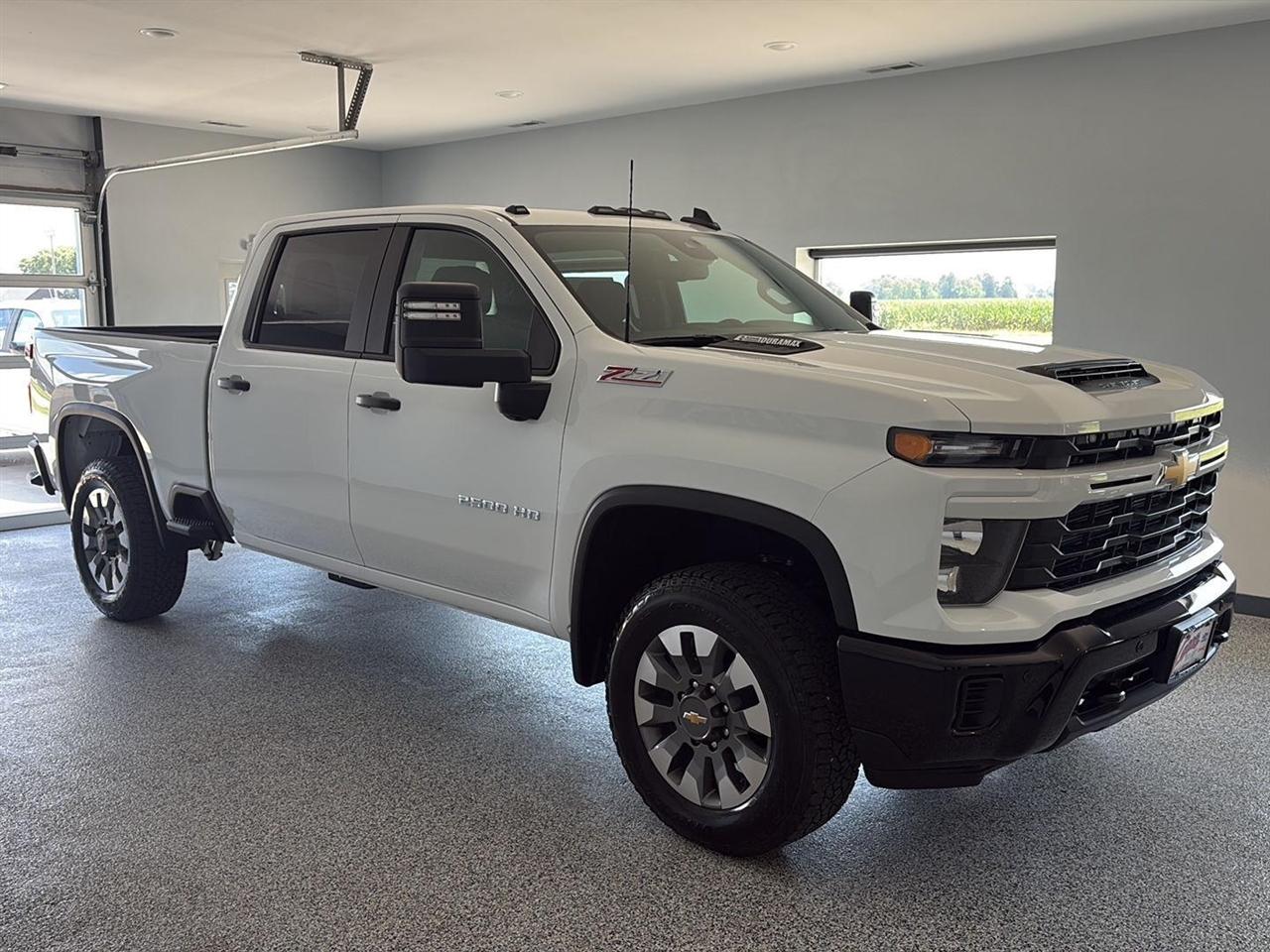 Chevrolet Silverado 2500HD 4WD Crew Cab 159" Custom 2026