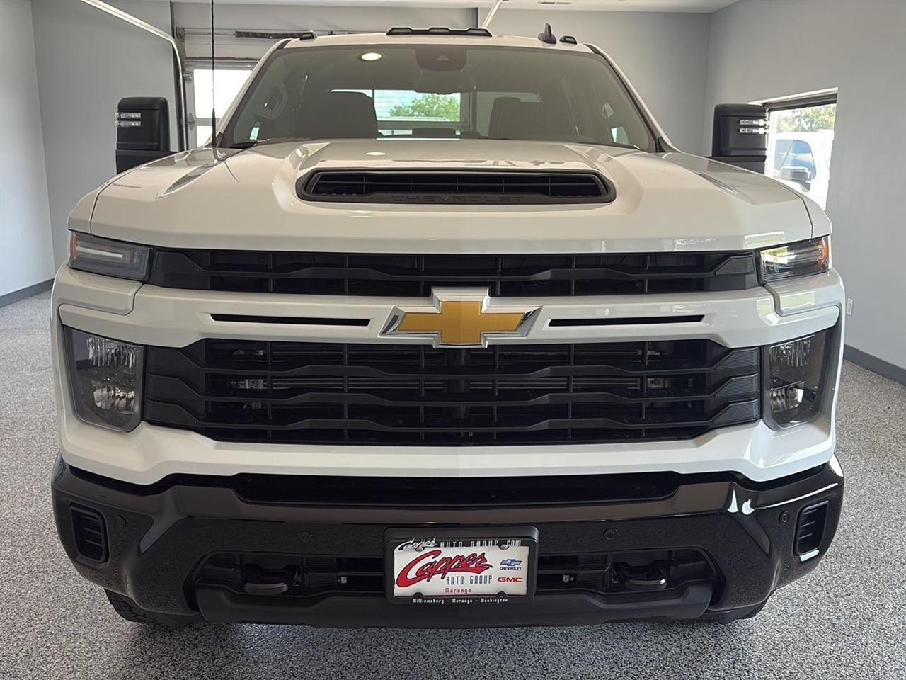 Chevrolet Silverado 2500HD 4WD Crew Cab 159" Custom 2026