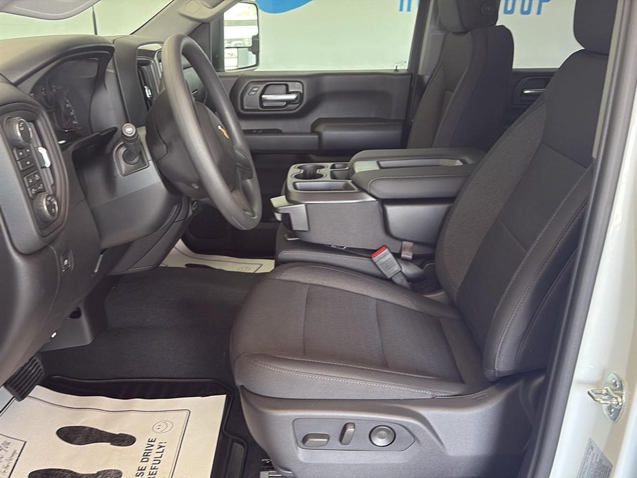 Chevrolet Silverado 2500HD 4WD Crew Cab 159" Custom 2026