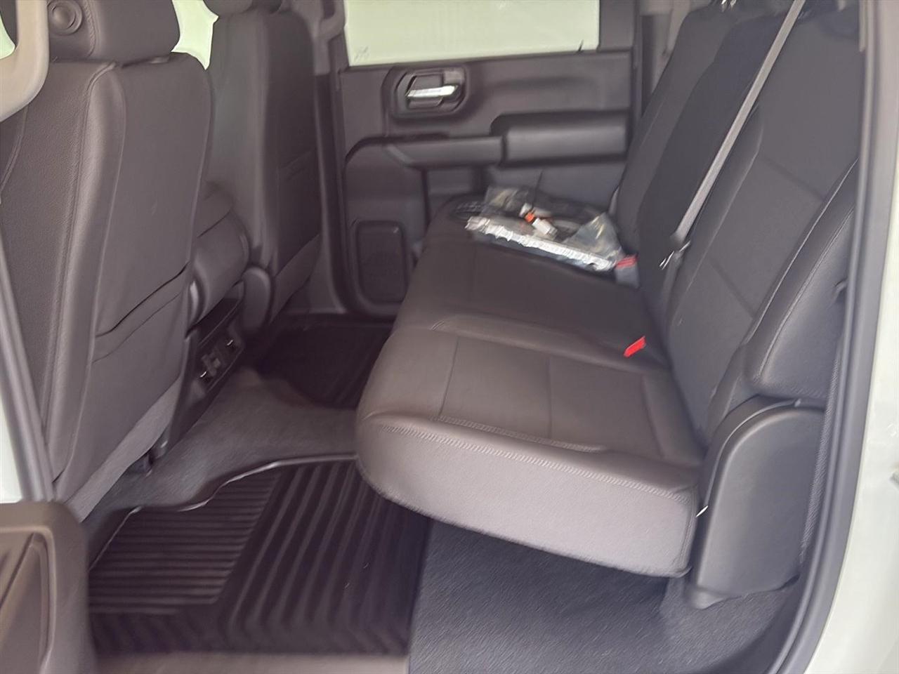 Chevrolet Silverado 2500HD 4WD Crew Cab 159" Custom 2026