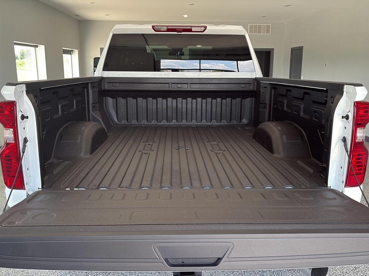 Chevrolet Silverado 2500HD 4WD Crew Cab 159" Custom 2026