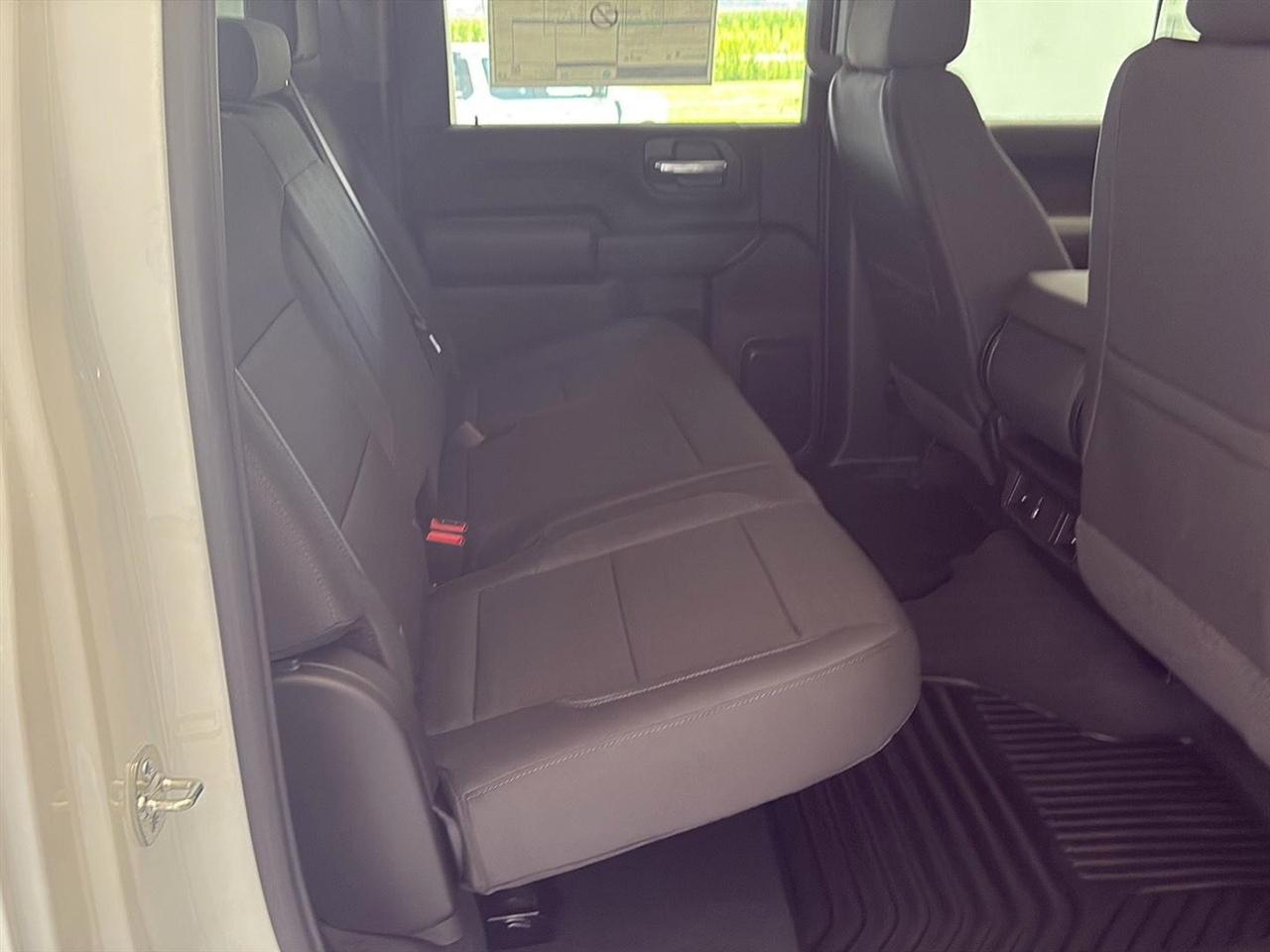 Chevrolet Silverado 2500HD 4WD Crew Cab 159" Custom 2026