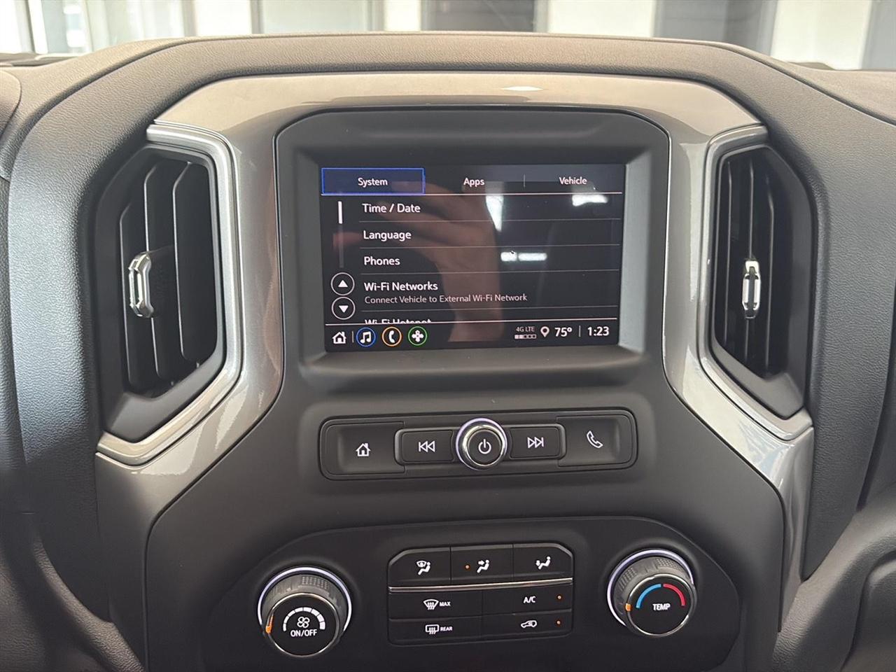 Chevrolet Silverado 2500HD 4WD Crew Cab 159" Custom 2026