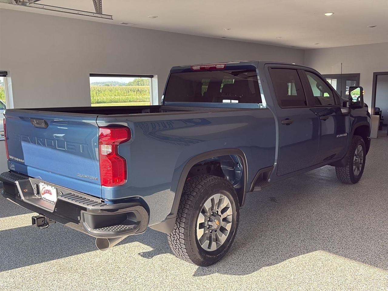 Chevrolet Silverado 2500HD 4WD Crew Cab 159" Custom 2026