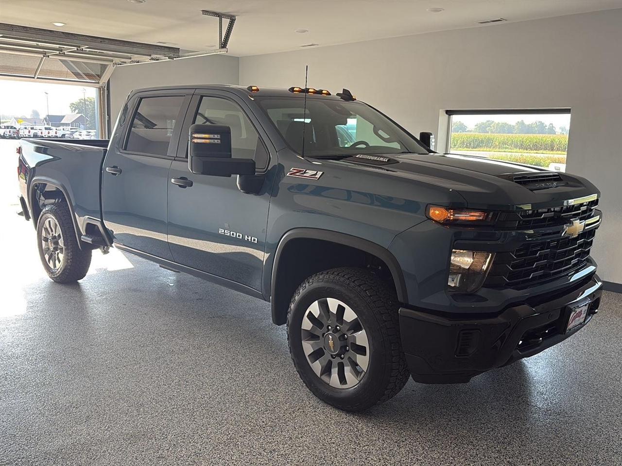 Chevrolet Silverado 2500HD 4WD Crew Cab 159" Custom 2026