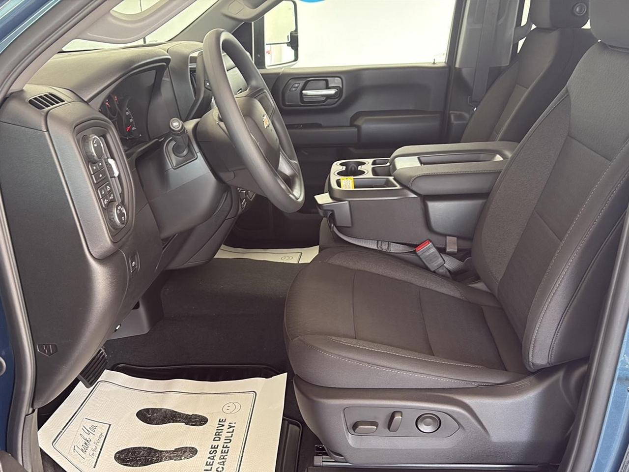 Chevrolet Silverado 2500HD 4WD Crew Cab 159" Custom 2026