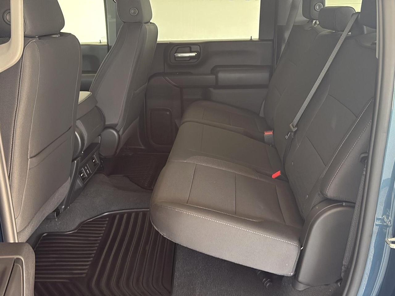 Chevrolet Silverado 2500HD 4WD Crew Cab 159" Custom 2026
