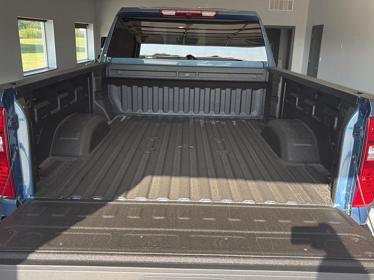 Chevrolet Silverado 2500HD 4WD Crew Cab 159" Custom 2026