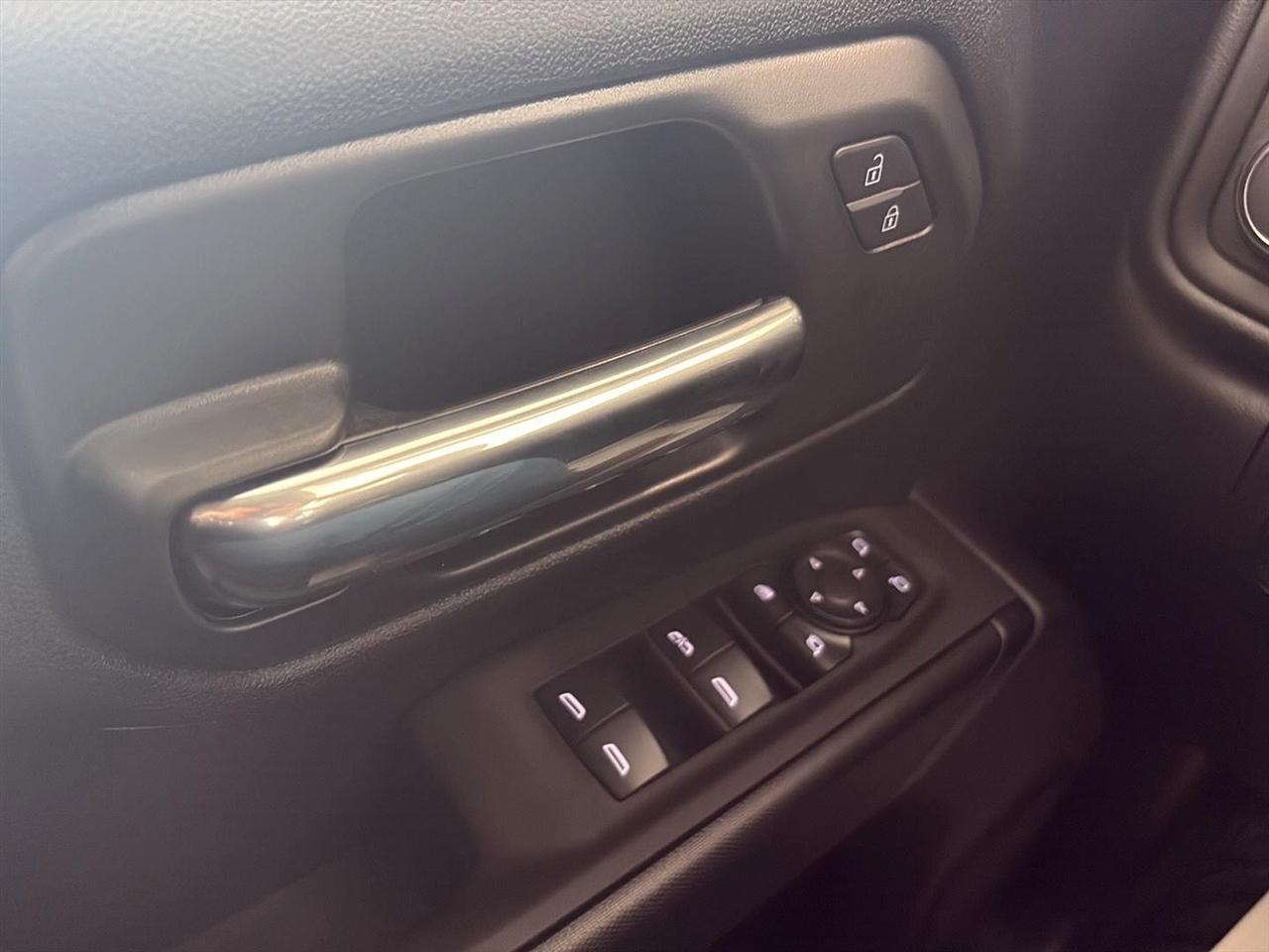 Chevrolet Silverado 2500HD 4WD Crew Cab 159" Custom 2026