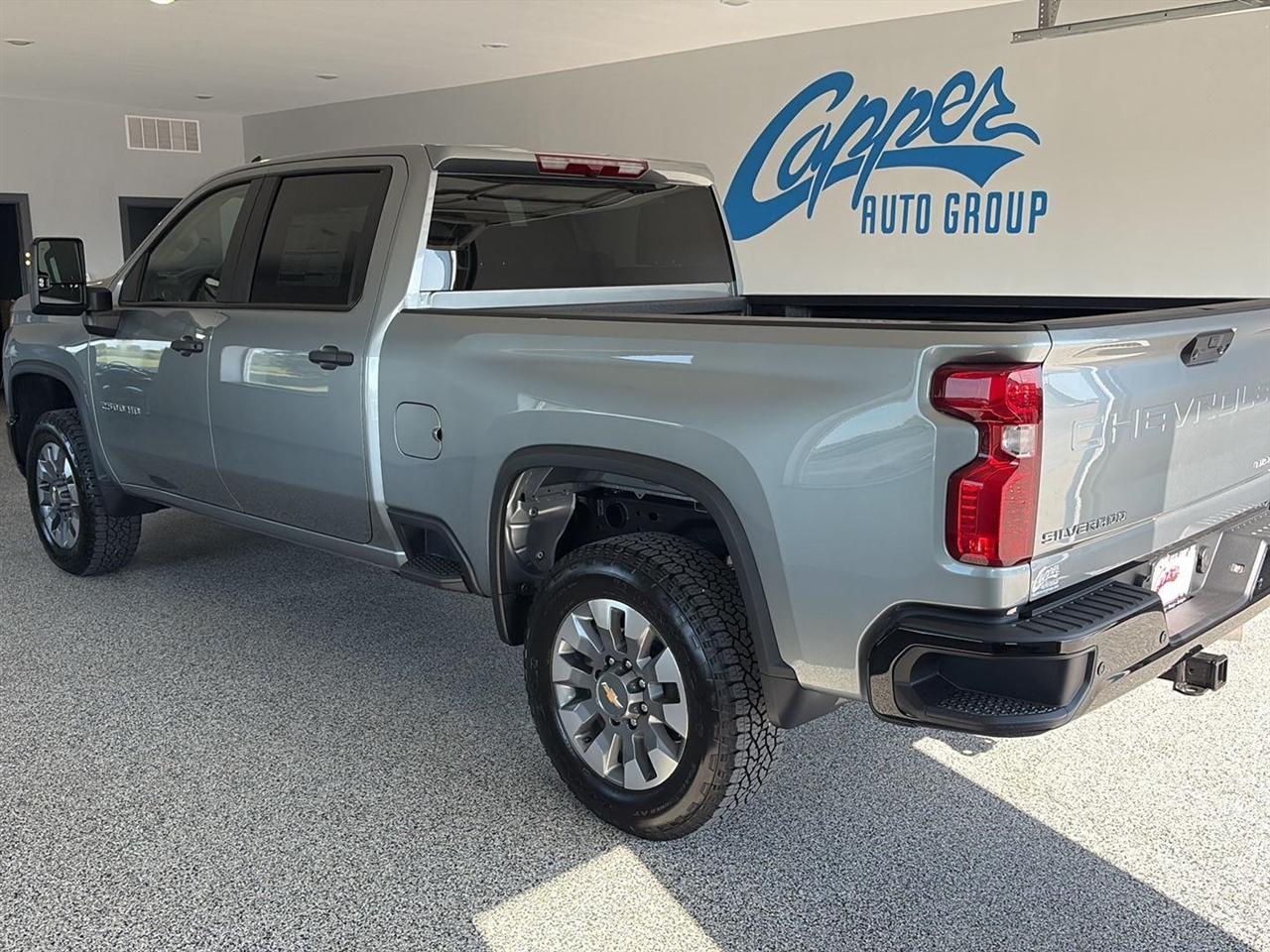 Chevrolet Silverado 2500HD 4WD Crew Cab 159" Custom 2026