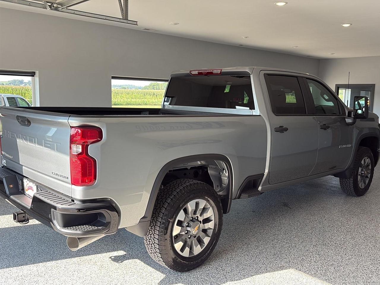 Chevrolet Silverado 2500HD 4WD Crew Cab 159" Custom 2026