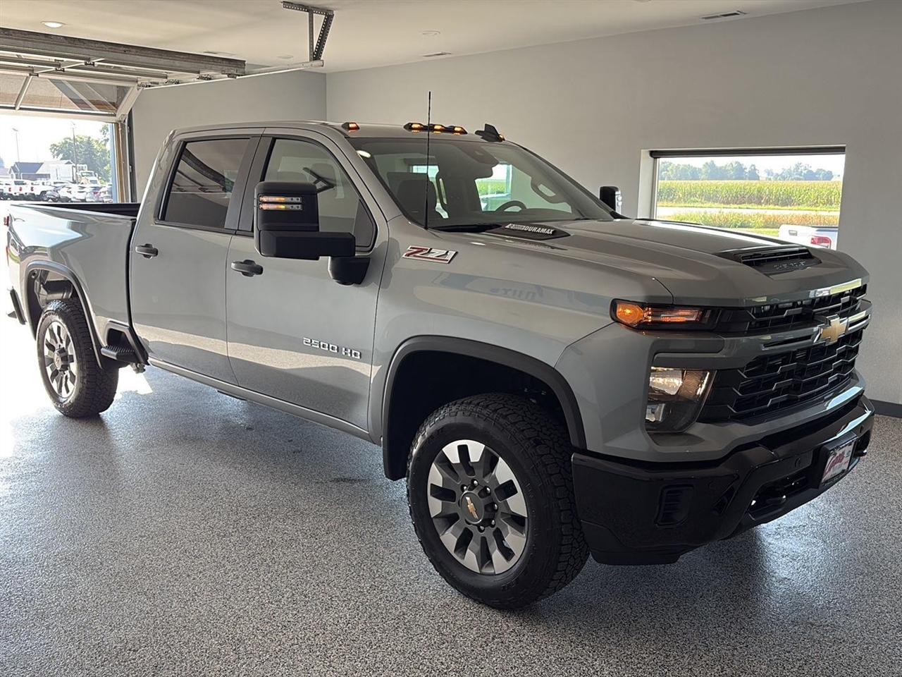 Chevrolet Silverado 2500HD 4WD Crew Cab 159" Custom 2026