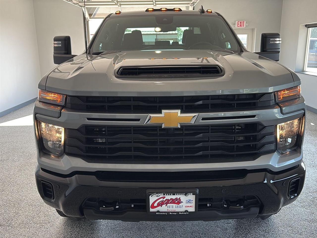 Chevrolet Silverado 2500HD 4WD Crew Cab 159" Custom 2026