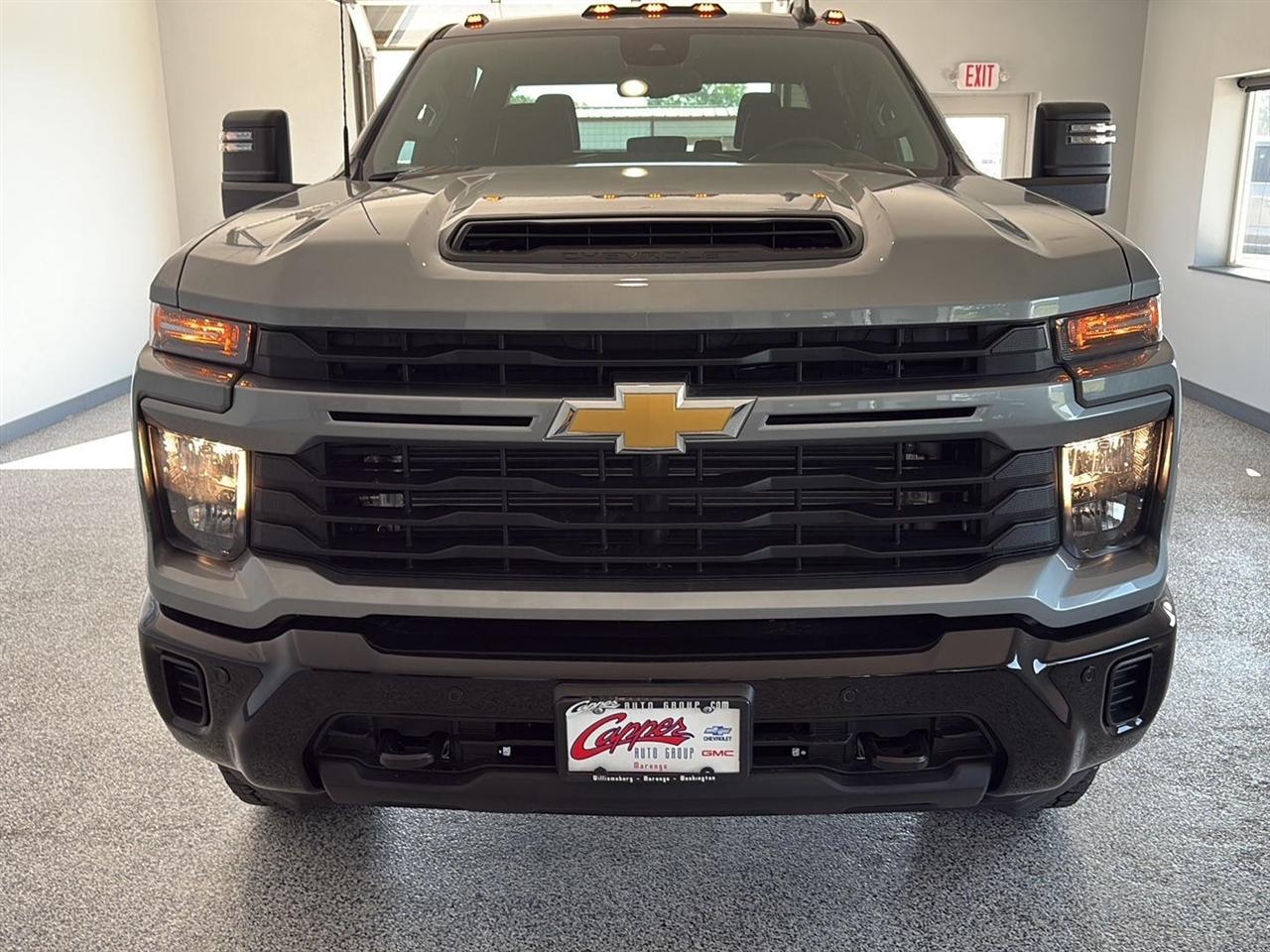 Chevrolet Silverado 2500HD 4WD Crew Cab 159" Custom 2026