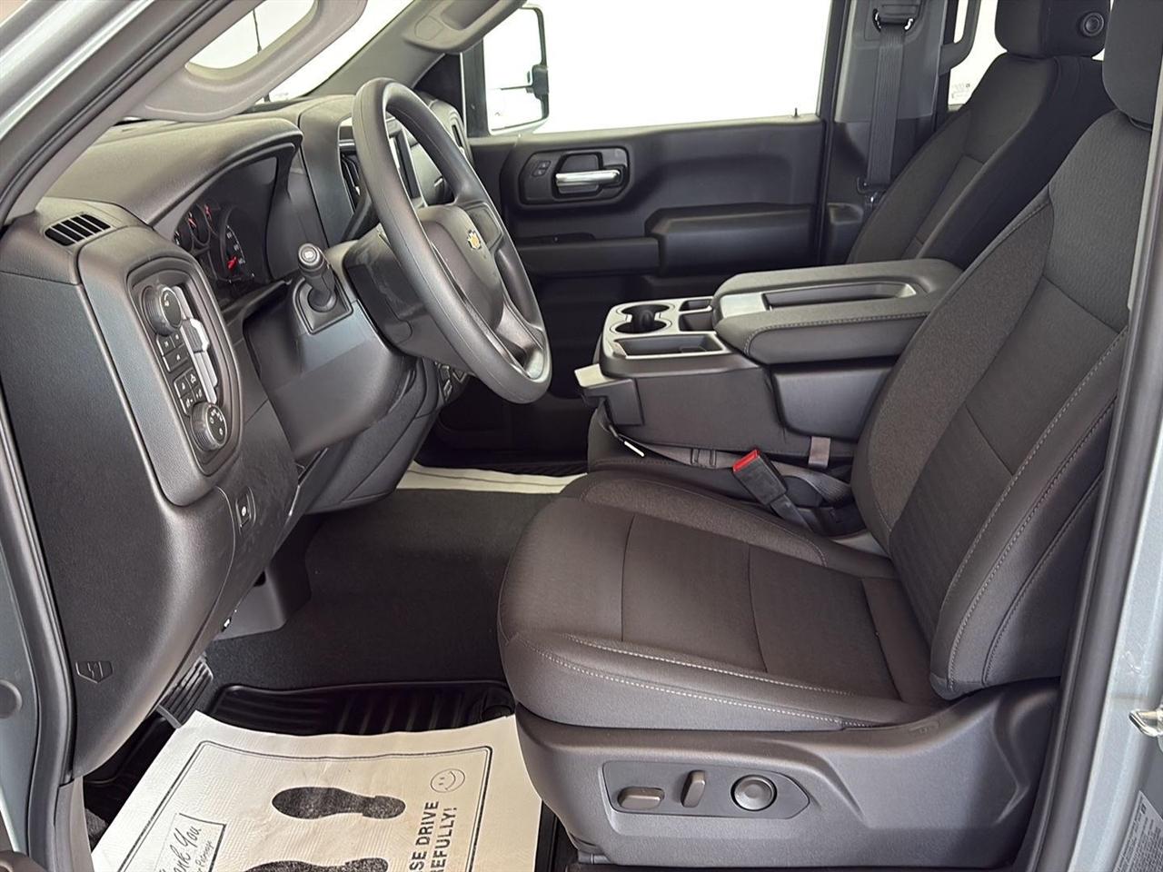 Chevrolet Silverado 2500HD 4WD Crew Cab 159" Custom 2026