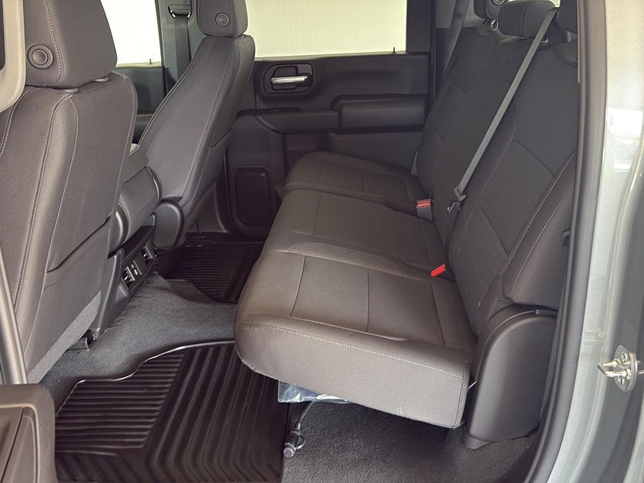 Chevrolet Silverado 2500HD 4WD Crew Cab 159" Custom 2026