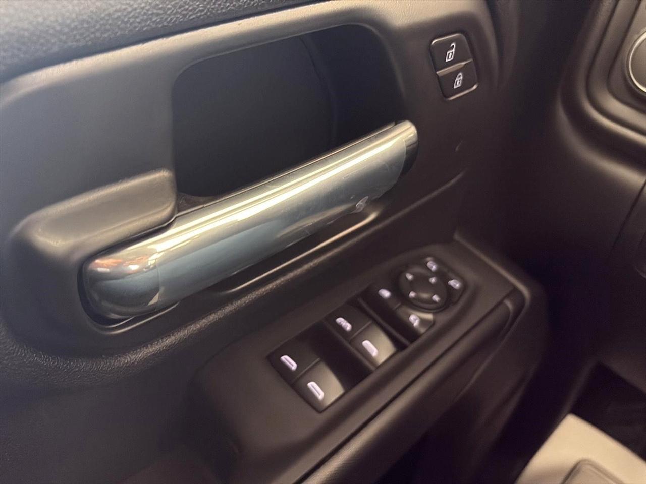 Chevrolet Silverado 2500HD 4WD Crew Cab 159" Custom 2026