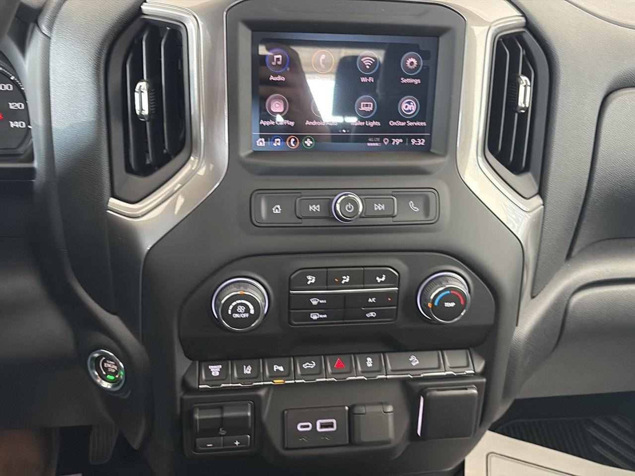 Chevrolet Silverado 2500HD 4WD Crew Cab 159" Custom 2026