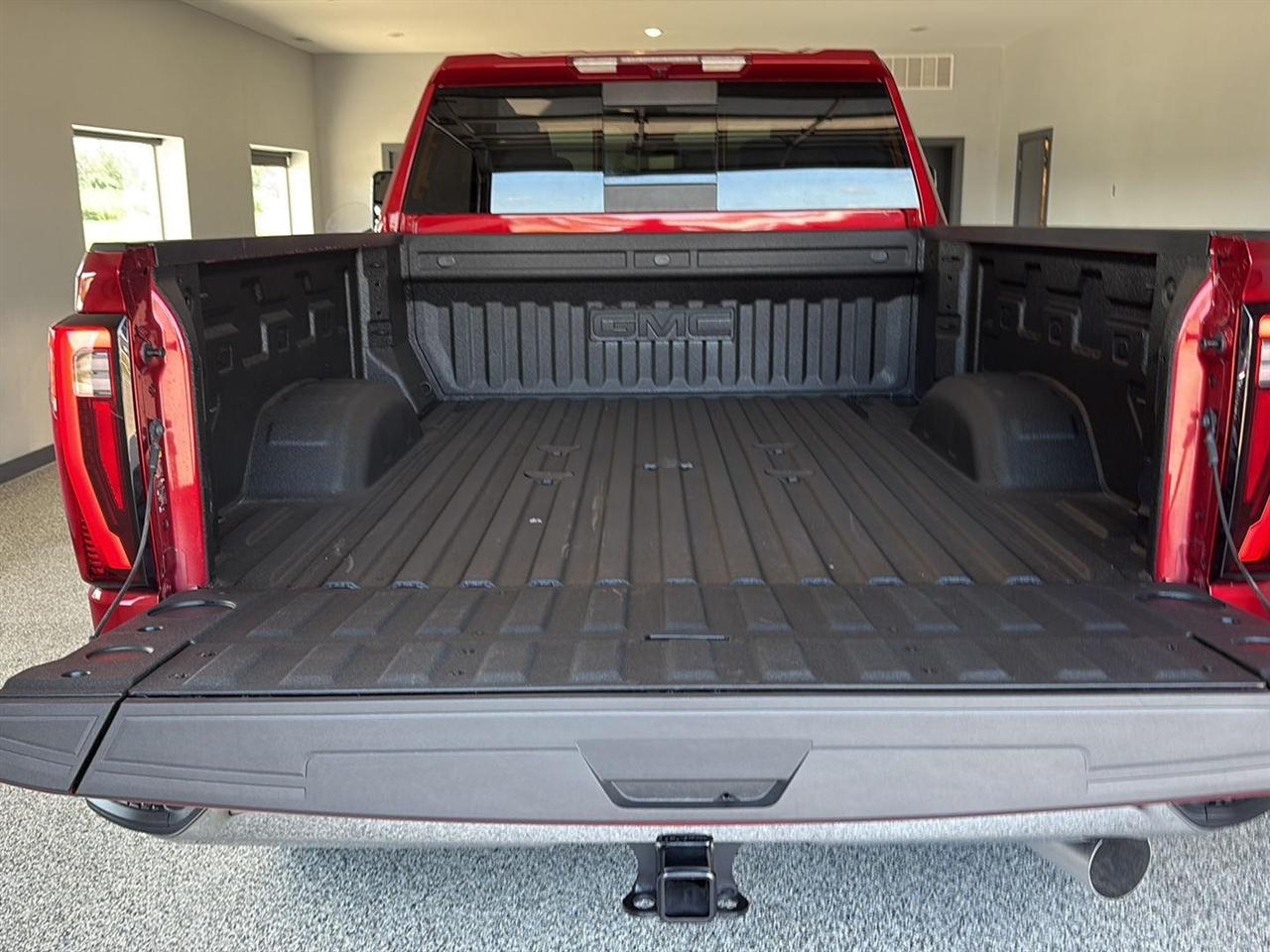 GMC Sierra 2500HD 4WD Crew Cab 159" SLT 2026