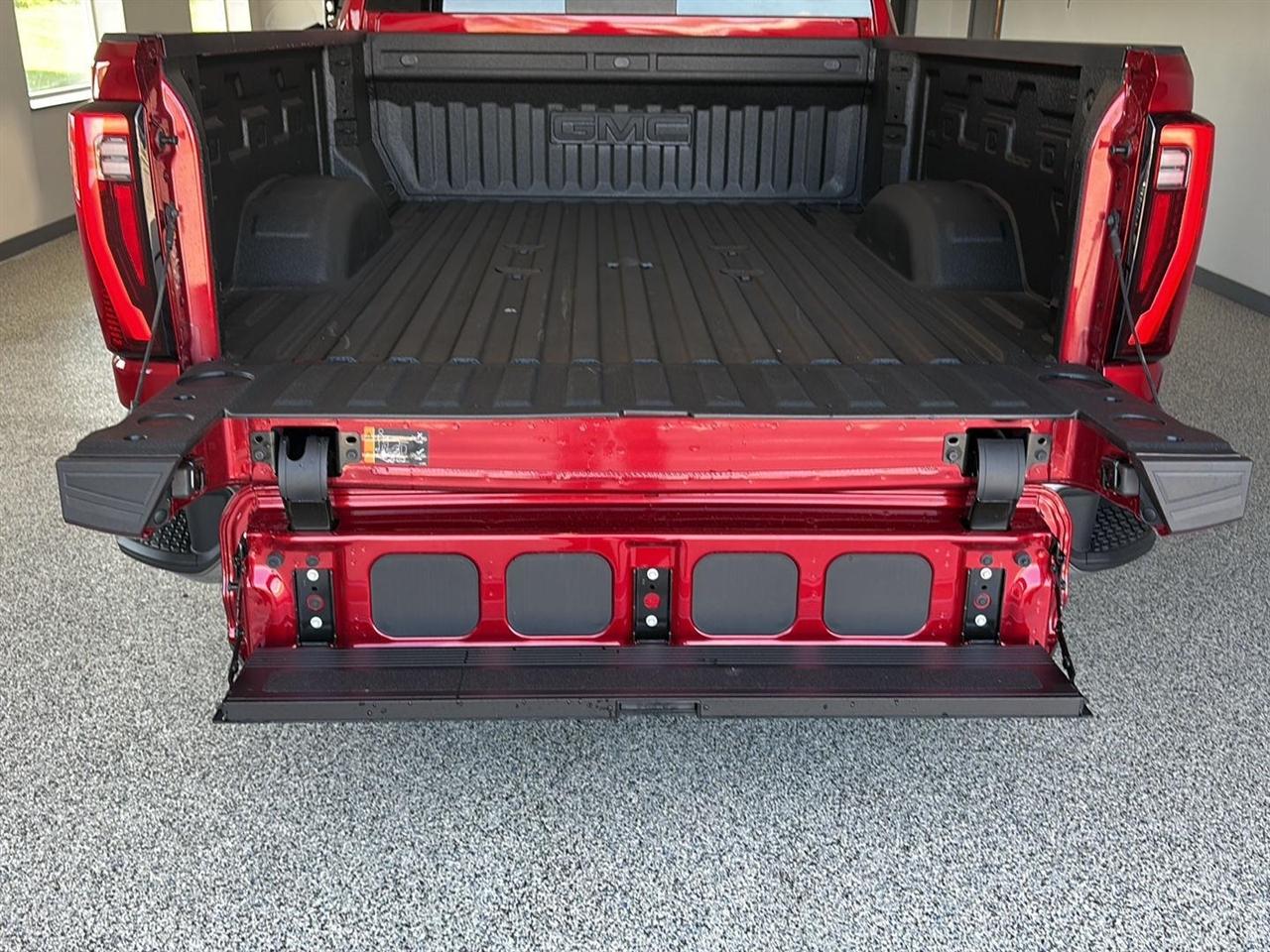 GMC Sierra 2500HD 4WD Crew Cab 159" SLT 2026
