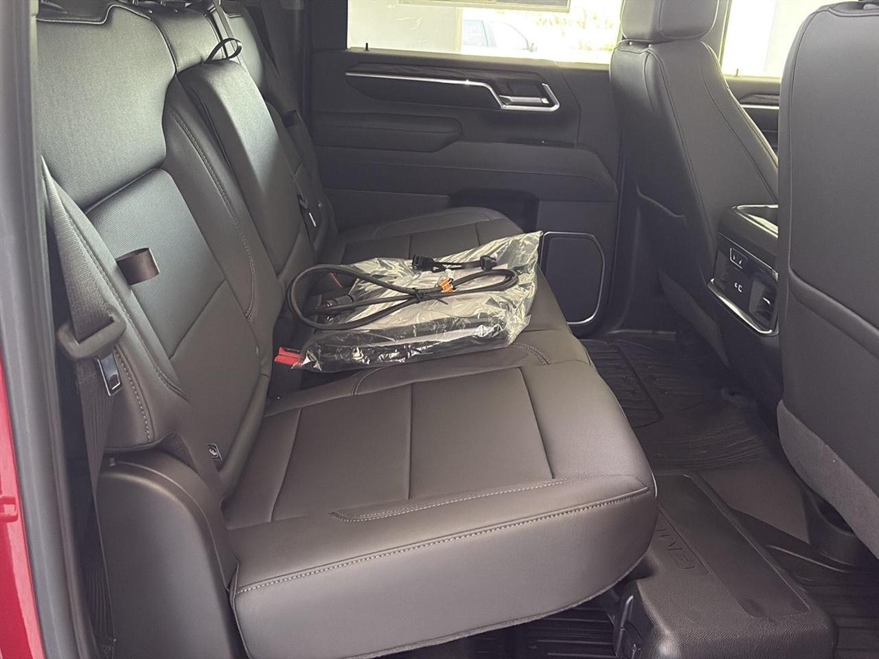GMC Sierra 2500HD 4WD Crew Cab 159" SLT 2026